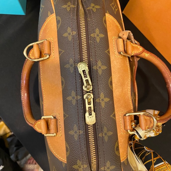 Louis Vuitton Deauville in great condition. Similar to Alma. - Picture 8 of 16